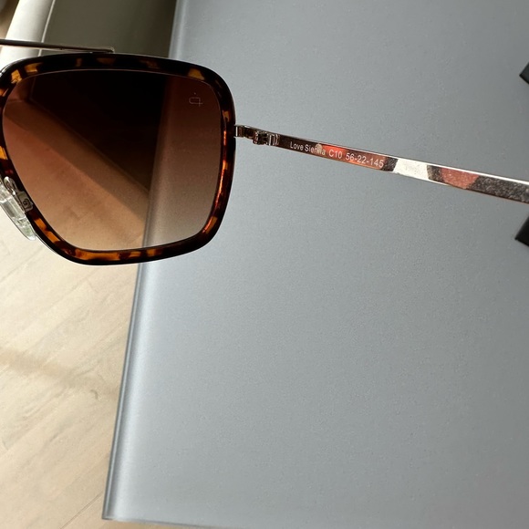 Privé Revaux Polarized Sunglasses - Picture 3 of 5